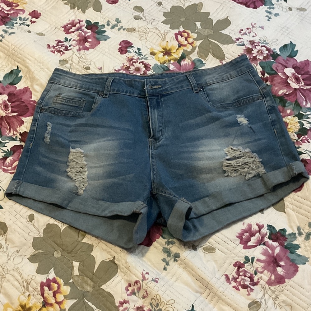 Denim shorts light-wash feature a relaxed cuffed hem distressed size XL